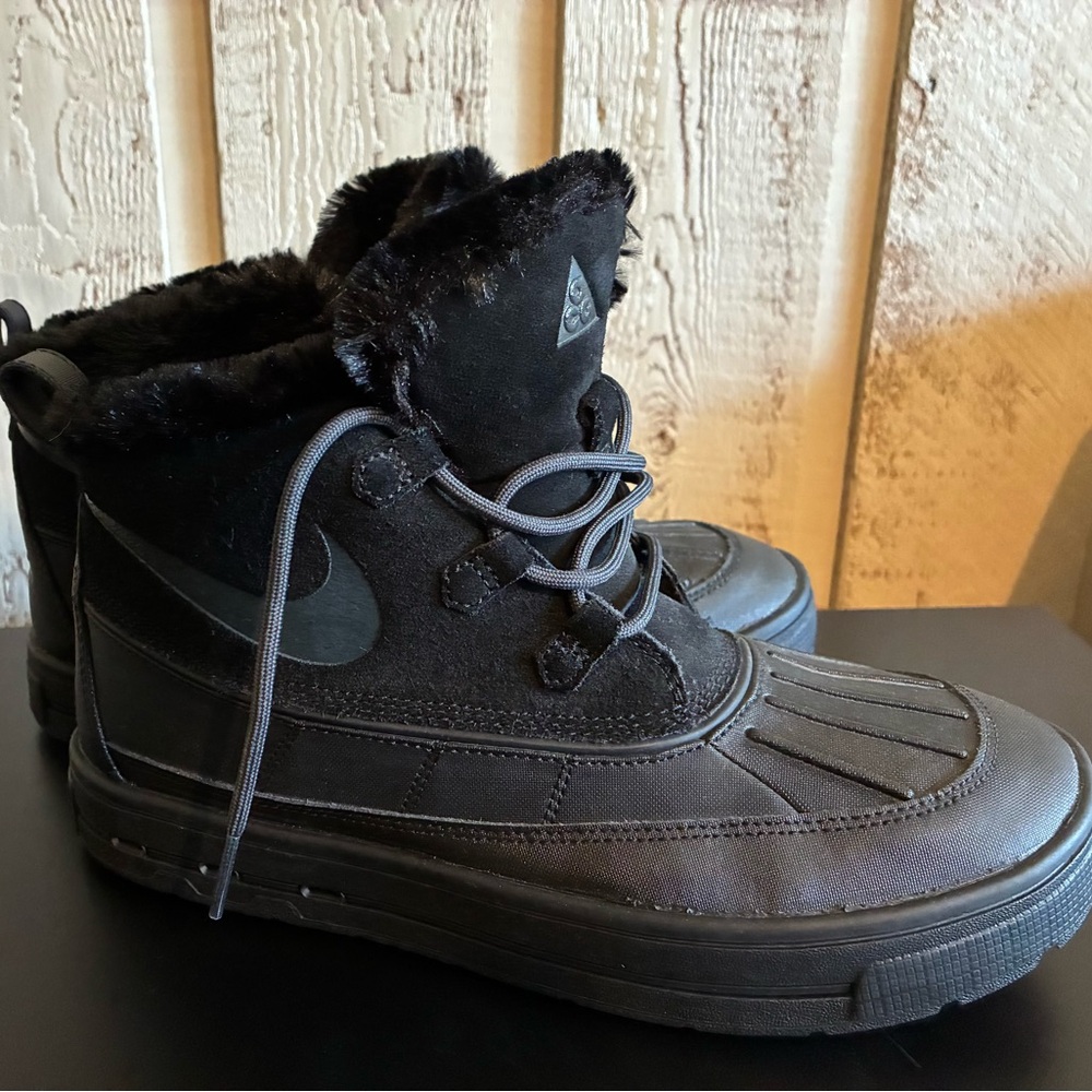 Nike Black Woodside Chukka Boots